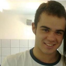 Assessor de Imprensa, Trabalho, Estudante do Ensino Médio, Corinthiano e louco por Motocross e @ForrodaElite estourado !