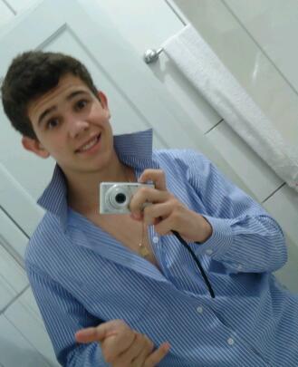 , 16 anos , Vascaino,Chato , procura sempre agradar ,Feiioso ,mas cheio de amor  haha:) , Gostoou SEGUE AE;P
