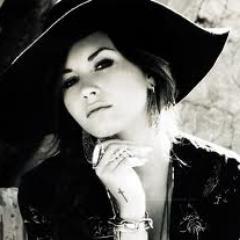 I´m Lovatic :) 

 Follow-me ? Please !   :)