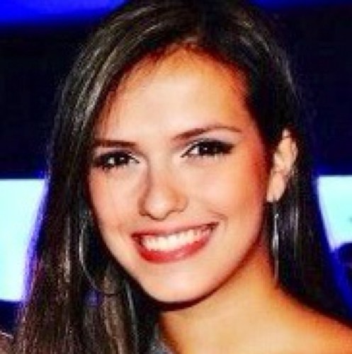 Menina mulher, nascida nos anos 90, fã de Madonna e MJ, virginiana ascendente em escorpião, estudante de enfermagem, ex bailarina e apaixonada pela vida :)