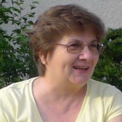 Mikrobiolog z wykształcenia, z zamiłowania genealog, lubię filmować, a z aparatem fotograficznym od 50 lat się nie rozstaję.
