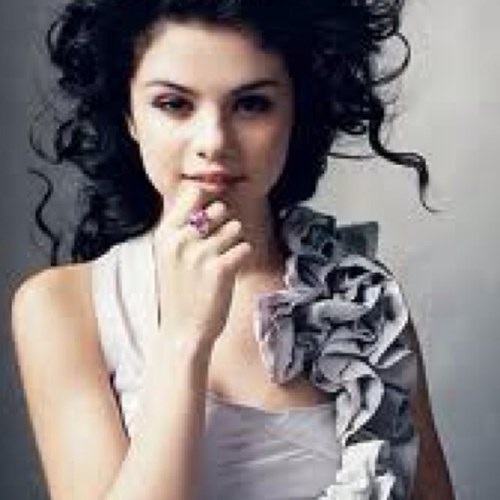 Im Alex Russo. Wizard. Lazy. Awesome. Whats That? a hat. :) #Single