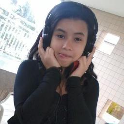 Sou uma menina que quer crescer na vida ! Me acho perfeita , obvio soou