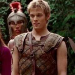 Hijo de Hermes adoptado por Cronos. Mejor guerrero del Campamento. Rubio sexy con complejo de Darth Vader. Mi madre está loca ¿qué quieres?#SpanishFakeOlympian