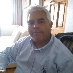 Soy padre y tengo cuatro hijos, amo la Naturaleza,adoro Chile, me gusta la música, especialmente la salsa, leer filosofía y viajar