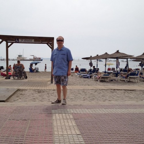 Business owner, landlord, home in Spain, big Neil Diamond fan, loves steam trains🚂 and 🎢