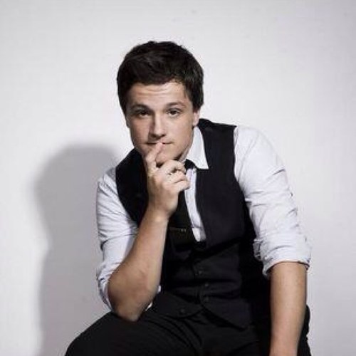 i am a huge josh hutcherson fan, if you are plz follow me and ill follow you back xx ;)