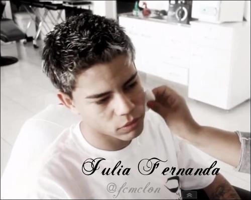 esse é o 5° twitter que faço hoje , porq tomei block nos outros ;x ajudem @_ProgramaEliana #QueremosMcLonNoProgramaDaEliana