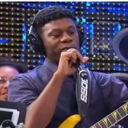 Guitarrista, Arranjador Banda Domingão TV GLOBO, Empresário da Dupla JUAN E ANDRÉ, Produtor, Maestro....Quer saber mais? Descubra....