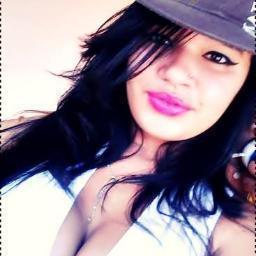 Tenho 18 aninhos e eu Sou ciumenta, boba, insegura, romântica, chorona, mandona, orgulhosa, irônica, sonhadora, exagerada e dramática. Gostou? Follow-me. *o*