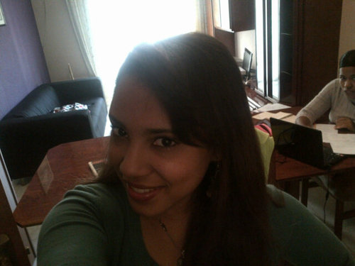 Diplomatica, Romantica, Sociable, Idealista, Ingeniera Civil, hija consentida de papa Dios, madre de perros y cantante profesional de bañera.:)