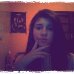 Colorada s2,Virginiana,14 anos, gaúcha, sincera, estudante, sensível, brava, fofa, Gaudériia e feia :3