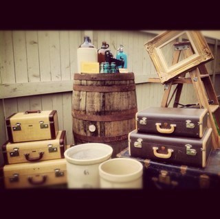Lover of all things make-up, hair, clothes and vintage decor😍