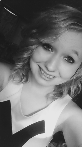 Im a 15 year old freshman or Fresh Meat. I love listening to music, sleeping, running, lemonade, and being online.(: #teamfollowback