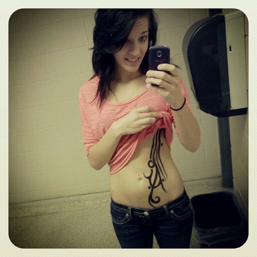 18 (: SENIOR Varsity Cheer! (F!  Names Kiley. (: HMU!
