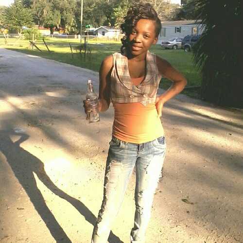 #FTF I AM A VERY INDEPENDENT YOUNG WOMEN. I AM A 18, DANCE, && LOVE TO PARTY... #PRETTY_IN_PINK FOLLOW ME @Msladiisavage