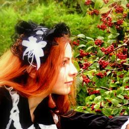 Roses are red
And sweeter whan wine
I am leaving another 
Half of the Kingdom behind.