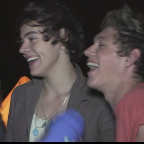 hey hey hey!! please follow me!! I'm a massive fan of one direction, JB, Cher Lloyd, Olly Murs, Ed Sheeran and many more!!!