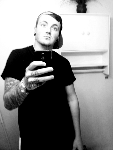 What's up i'm Scott my friends call me Scottie I have allot of tattoos. I love everyone i'm peaceful i'm always super calm lol and I do tattoos lol