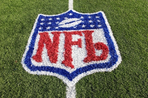 Born in Los Angeles, CA, Raised in Fort Collins, CO. Lover of NFL & Supporter of SeaHawk!