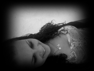 alegre; lokaah; amoroza estrovertida sem noção deus acima de tudo a meninah ki te leva a loucura :p =)
