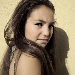 Lena_EssiaOf's profile picture. « Jouer avec les emotions d'un fille c'est moche, si tu ne veux plus etre avec elle dis lui. ne lui mens pas. » @zaynmalik #teamBbm 260E0885