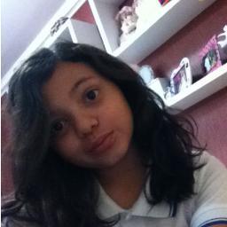 Aquariana,gulosa,travessa,chata,aventureira e ama Coldplay!Essa é Bibi Santana S2