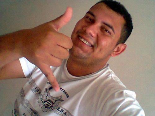 Não viva para que a sua presença seja notada, mas para que a sua falta seja sentida...