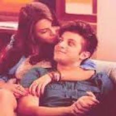 É o sorriso de vocs, suas palavras, seus olhos, suas vozes, tudo em vocês meus ídolos me motiva a continuar aqui, firme e forte. @ChayLeao e @melfronckowiak