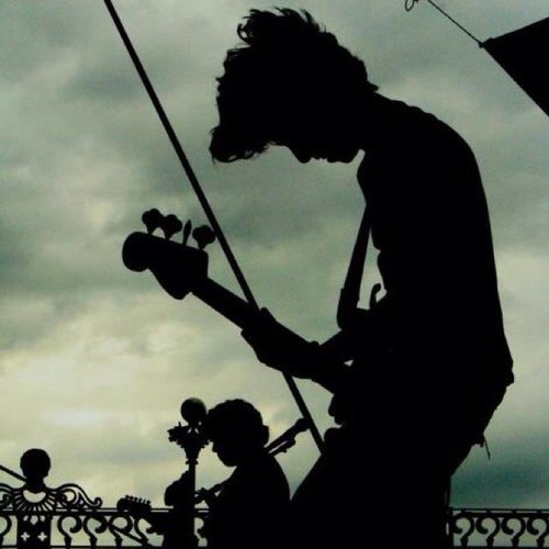 xavihaquet's profile picture. La lluvia que prefiero es la de tus cabellos sobre mi rostro.