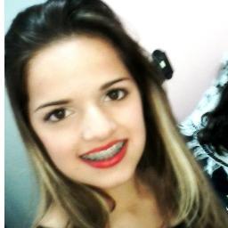 ' Sou aquela que não segue padrões. Que estrapola na hora de se divertir Que ama além do que se chama amor ~~♥ *sou a garota totalmente autentica...