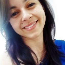 Quem fica de joelhos diante de Deus, permanece de pé diante de qualquer circunstância.