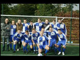 Goldstrike27's profile picture. Het veel belovende satirische senioren team FC Goldstrike 27, Waterwijk Zondag 3. 'Wie niet drinken wil, moet thuis blijven!'