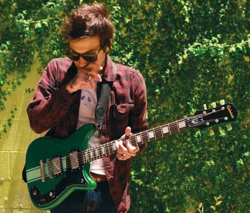 juanse_balda's profile picture. ahora mientras lees esto yo estoy en yale :p toda la onda ... y guitarrista de LADY GAGA            TUTUTU