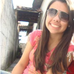 Hoje o que eu quero é só sorrir,meu coração blindado limita as palavras que podem atingir !