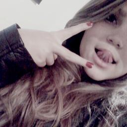 menina chata ciumenta carinhosa amiga romantica u.u Pareei