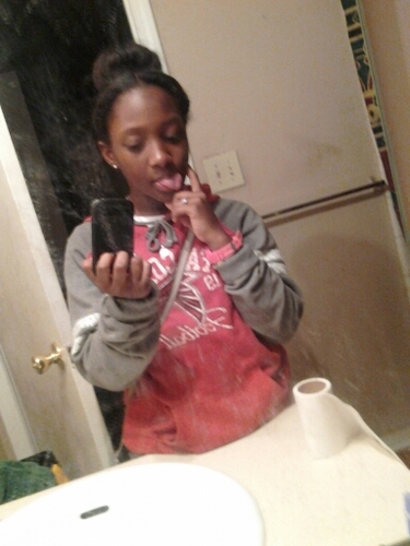 xoSUCKmy_chucks's profile picture. Awee did you get lost.follow me n my half @December_7_tho  n' my  bestf' @ lowkey_shidd.we knkw the way.!!¡!