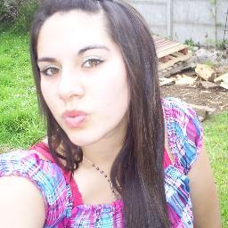 soy una niña muy simpatica y coqueta