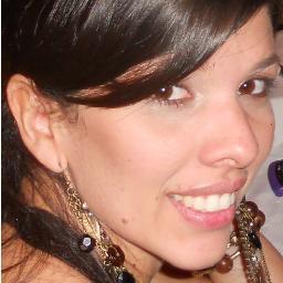 Venezolana, Odontologa, Rehabilitadora Oral.