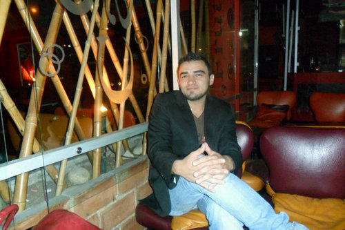 Naci en la bella ciudad de pereira hace 23 años, soy un enamorado de la musica y los negocios y ahora vivo y trabajo en bogota D.C