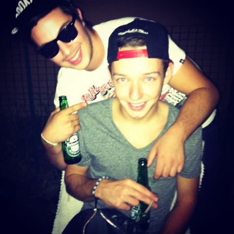 We're just having fun, party all night long!! D'après Jah je suis la reincarnation d'un ane ayant l'esprit d'un bouricot et lzoub d'un etalon.
