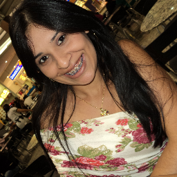 Acredito ser muito simples!!Quero apenas compartilhar meus momentos e pensamentos!