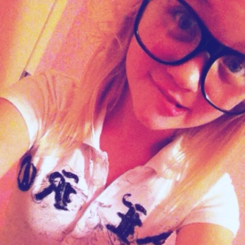 Shellys_Swagg's profile picture. Names Shelly(: Green n Pink 3 Follow me I follow back . Instagram - love_me_babey . Keek - shellyboohz (: