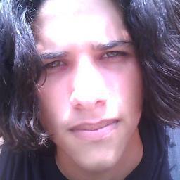 nada especial ... nada comun
amante de la buena musica , bajista en killpig. 

Facebook : Samuel Andres G