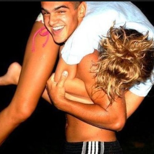 foreverlovemexo's profile picture. In an LDR with the most amazing guy i know. My life as his dream girl