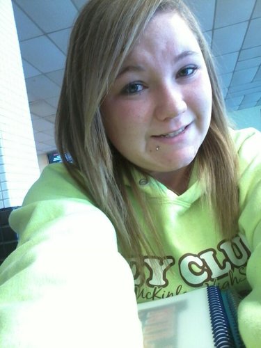 Im 18, senior, shy, single funny when I want to be. #teamstoner #teamfollowback