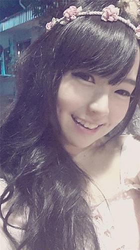 hello ^^ Emmy Sunantha Dewa I'm both not real 
Real both : @emmydewaa
instagram : emmydewa
fanpage : emmy.dewa
followme thankyou :D