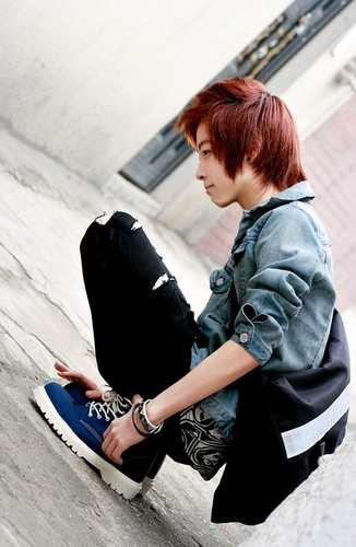 ผมปาร์คฮยองซอกหรือ ฮาร่าครับ ผมเป็นเน็ตไอดอลของเกาหลี ผมหล่อ! *ขยิบตาโปรยสเนห์*~ รวยมาก~  ฟอลมาจัดหนักในดีเอ็ม -,.-