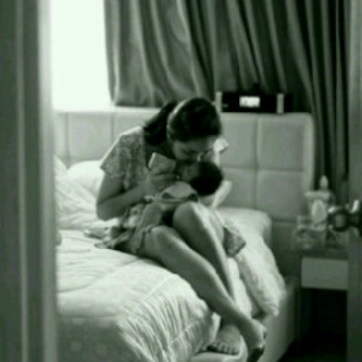 queen_fo's profile picture. لستُ سوى طآلبهة جامعيه .. احيائيه.. حجازية ♡ ..عشرينيه .. ذات مزاجيه متأرجحة جدا .. عاشقة .. عفويه .. لا أدعي المثاليه لکن أسعى إليها .. أغلى ما أملك والديني !