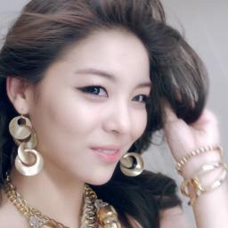อันย๊องง!! ชั้น เอลลี่ บอทค่ะ! อยากเป็นเพื่อนกับทุกคนนะ เปิดใจของคุณให้ชั้นเข้าไปอยู่ด้วยนะคะ #NotReal #89line @aileeonline is real!